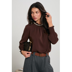 ELEGANCKA BLUZKA ZE STÓJKĄ OZDOBIONĄ PEREŁKAMI