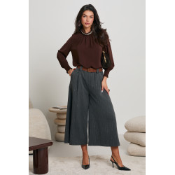 ELEGANCKA BLUZKA ZE STÓJKĄ OZDOBIONĄ PEREŁKAMI