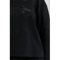 Bluza dresowa z haftem richelieu