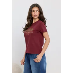 T-shirt z błyszczącym haftem i napisem
