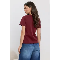 T-shirt z błyszczącym haftem i napisem