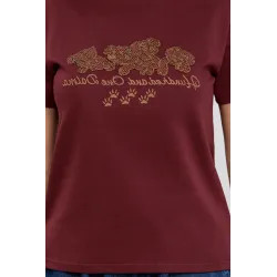 T-shirt z błyszczącym haftem i napisem