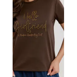 T-shirt z ozdobnym napisem z koralikami