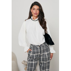 BLUZKA Z PLISOWANYMI RĘKAWAMI I CEKINOWYM DETALEM