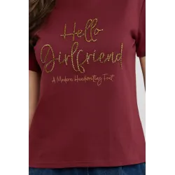 T-shirt z ozdobnym napisem z koralikami