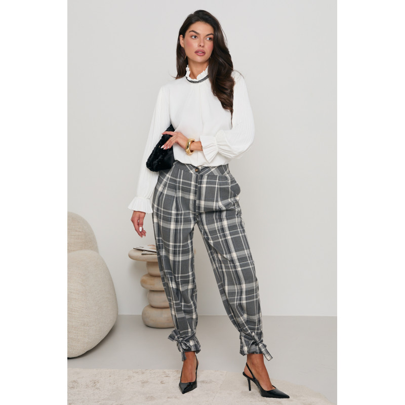 BLUZKA Z PLISOWANYMI RĘKAWAMI I CEKINOWYM DETALEM