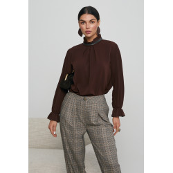 BLUZKA Z PLISOWANYMI RĘKAWAMI I CEKINOWYM DETALEM