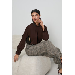 BLUZKA Z PLISOWANYMI RĘKAWAMI I CEKINOWYM DETALEM