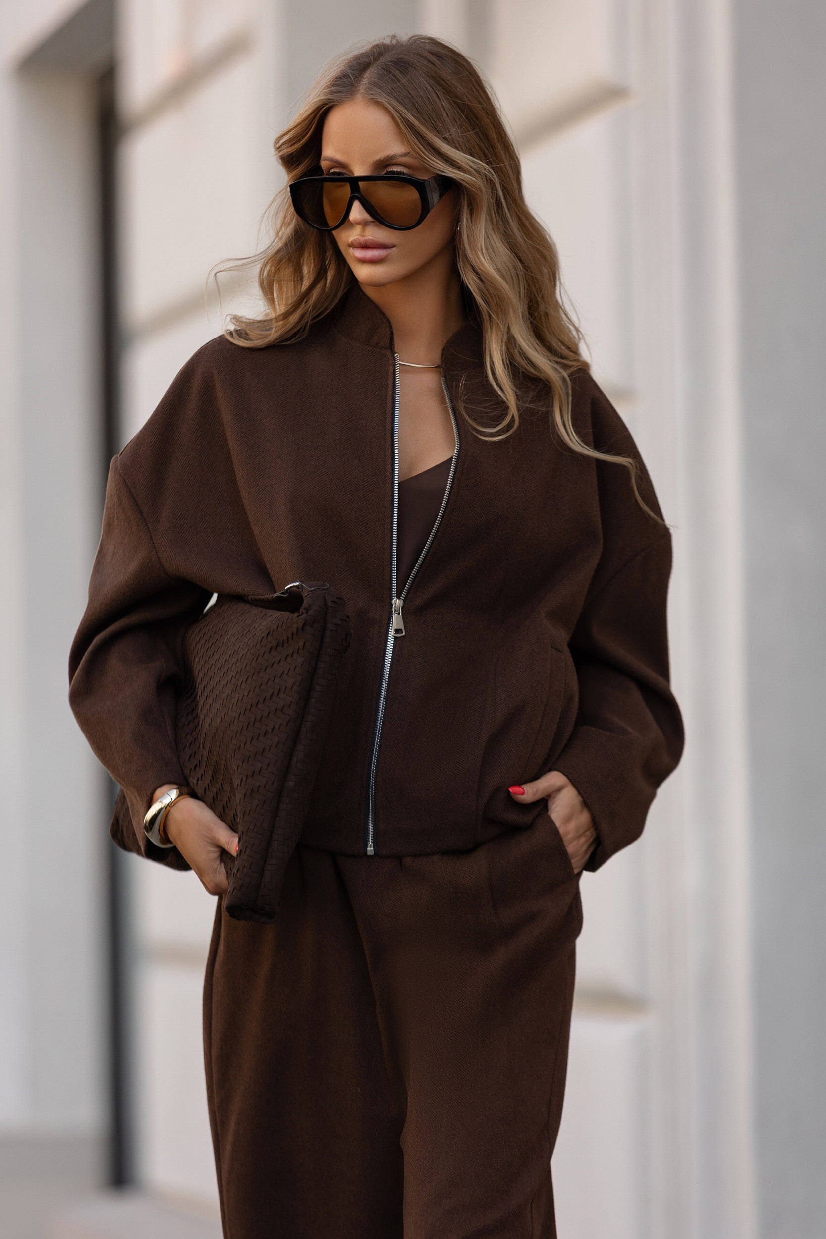 KURTKA BOMBERKA O OVERSIZOWYM KROJU