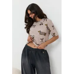 Dzianinowy sweter z krótkim rękawem i jamnikami