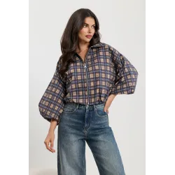 Kurtka bomberka w kratę z bufiastymi rękawami