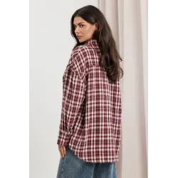 Koszula oversize w kratę z ozdobnymi przypinkami