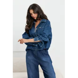 Oversize'owa koszula jeansowa zapinana na guziki