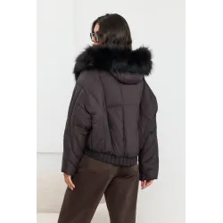 Kurtka puchowa typu bomber z futrem na kapturze