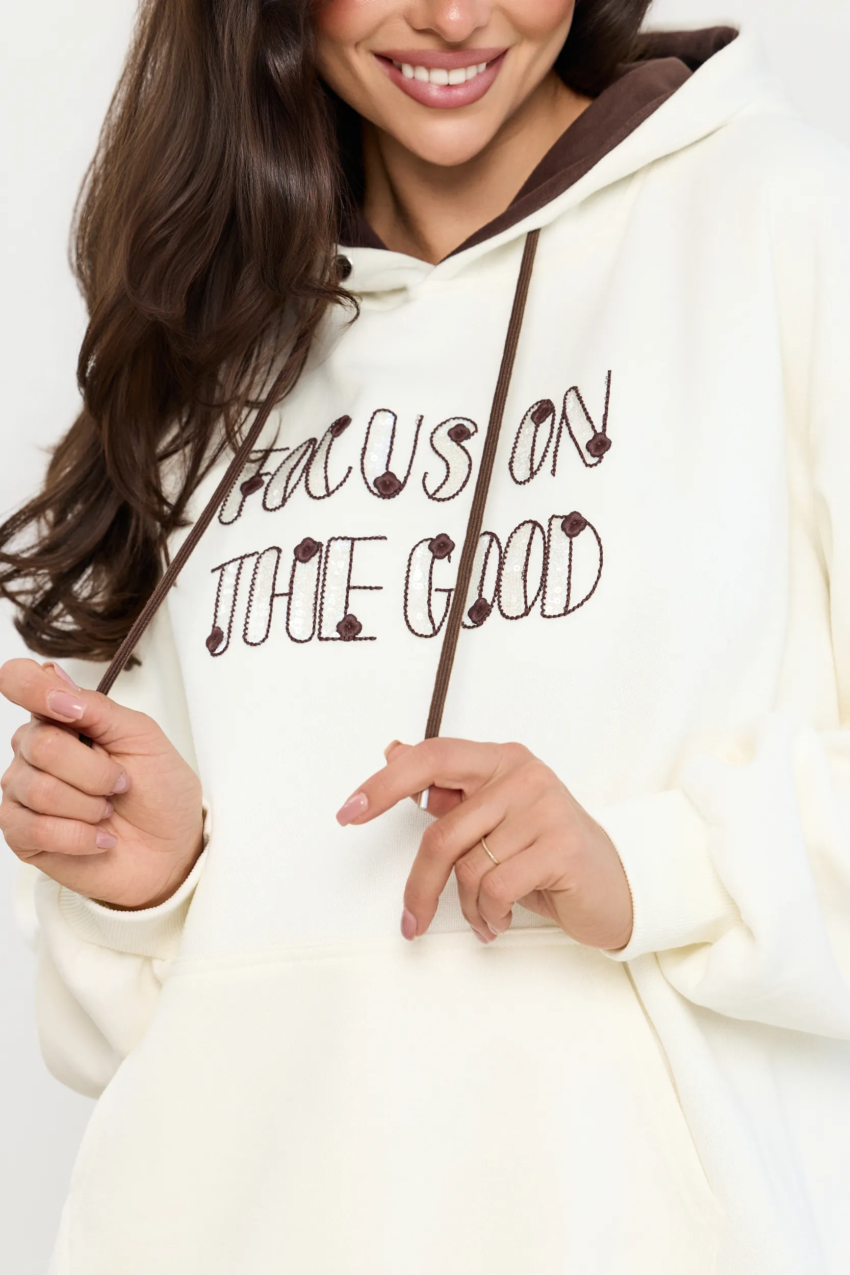 Bluza dresowa z haftowanym napisem