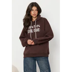 Bluza dresowa z haftowanym napisem