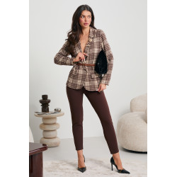 MARYNARKA W KRATĘ Z PASKIEM I BROSZKAMI