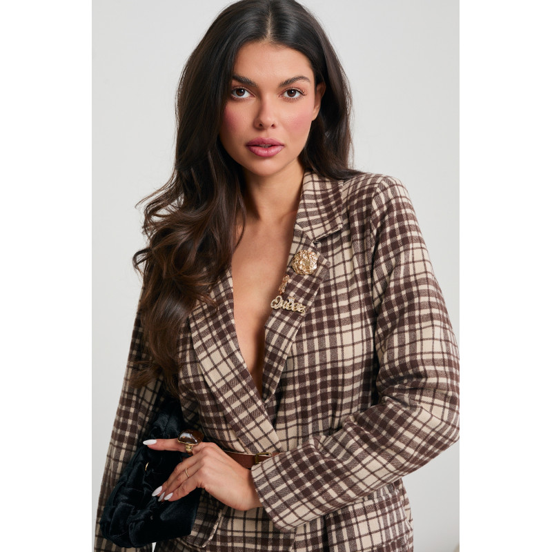 MARYNARKA W KRATĘ Z PASKIEM I BROSZKAMI