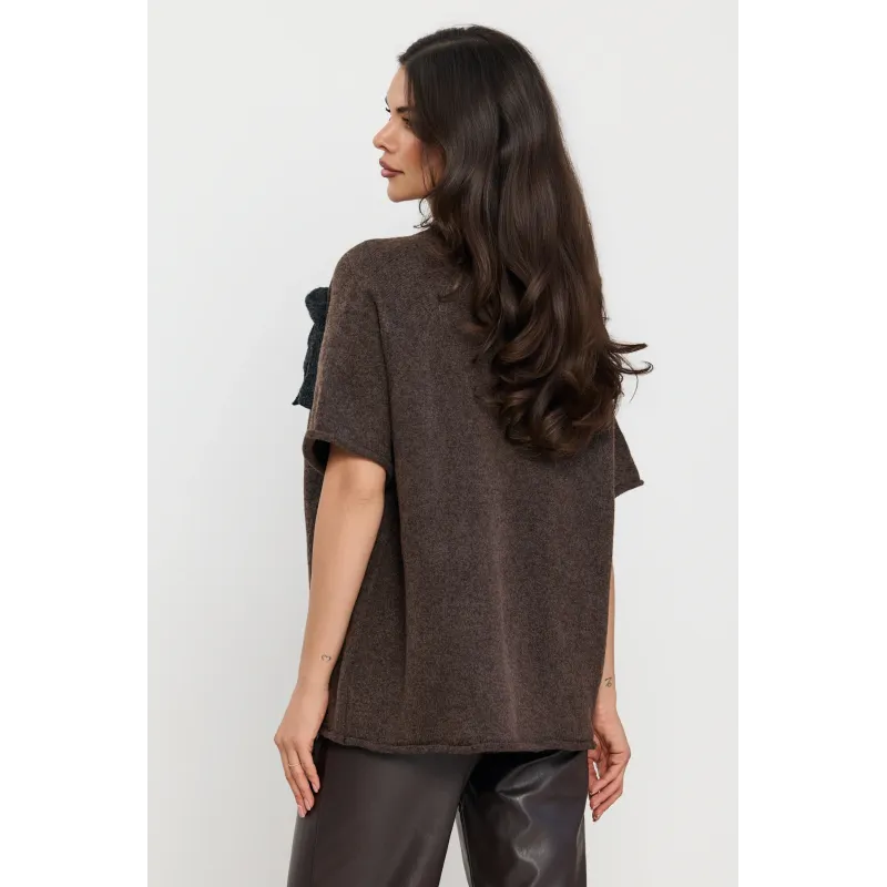 Sweter oversize z krótkim rękawem i ozdobnymi kokardami
