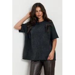 Sweter oversize z krótkim rękawem i ozdobnymi kokardami