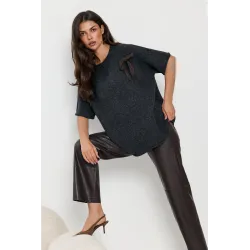 Sweter oversize z krótkim rękawem i ozdobnymi kokardami