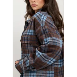 Flanelowa koszula oversize w kratę z naszywanymi kieszeniami