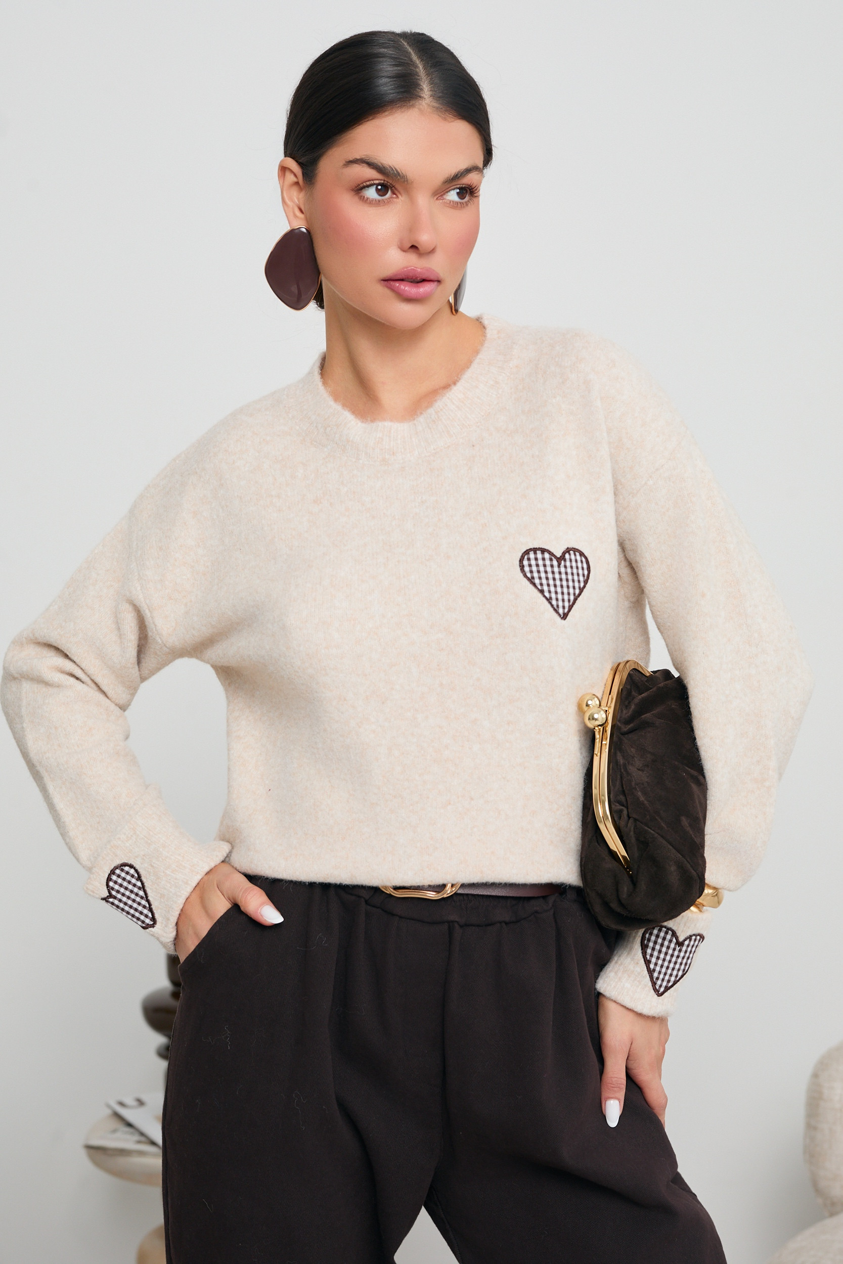 WISKOZOWY SWETER Z SERDUSZKAMI