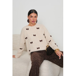 SWETER O LUŹNYM KROJU W KOKARDKI