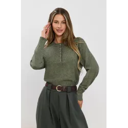 Dzianinowy sweter z guzikami przy dekolcie