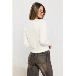 Dzianinowy sweter z guzikami przy dekolcie