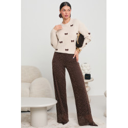 SWETER O LUŹNYM KROJU W KOKARDKI