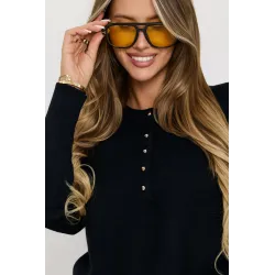 Dzianinowy sweter z guzikami przy dekolcie