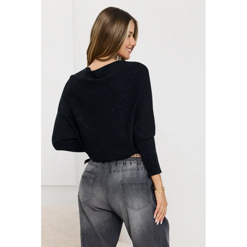 Sweter z rękawami kimono i błyszczącymi drobinkami