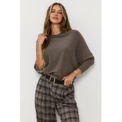 Sweter z rękawami kimono i błyszczącymi drobinkami