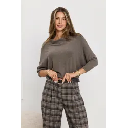 Sweter z rękawami kimono i błyszczącymi drobinkami