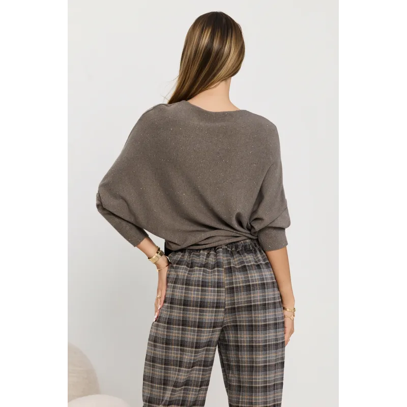 Sweter z rękawami kimono i błyszczącymi drobinkami