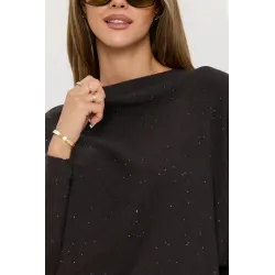 Sweter z rękawami kimono i błyszczącymi drobinkami