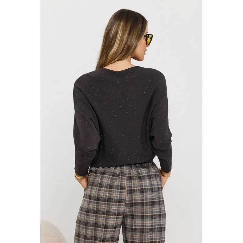 Sweter z rękawami kimono i błyszczącymi drobinkami