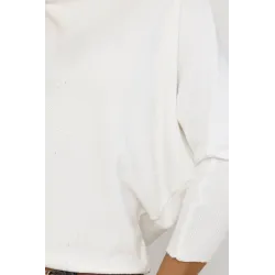 Sweter z rękawami kimono i błyszczącymi drobinkami