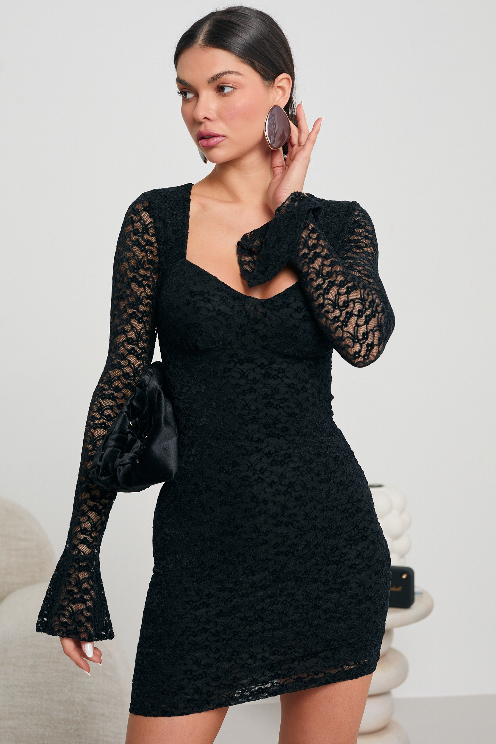 KORONKOWA SUKIENKA SWEETHEART Z ROZKLOSZOWANYMI RĘKAWAMI