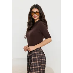 Sweter z krótkim rękawem i koronkowymi wstawkami