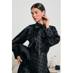 SATYNOWA BLUZKA W GROCHY Z WIĄZANIEM
