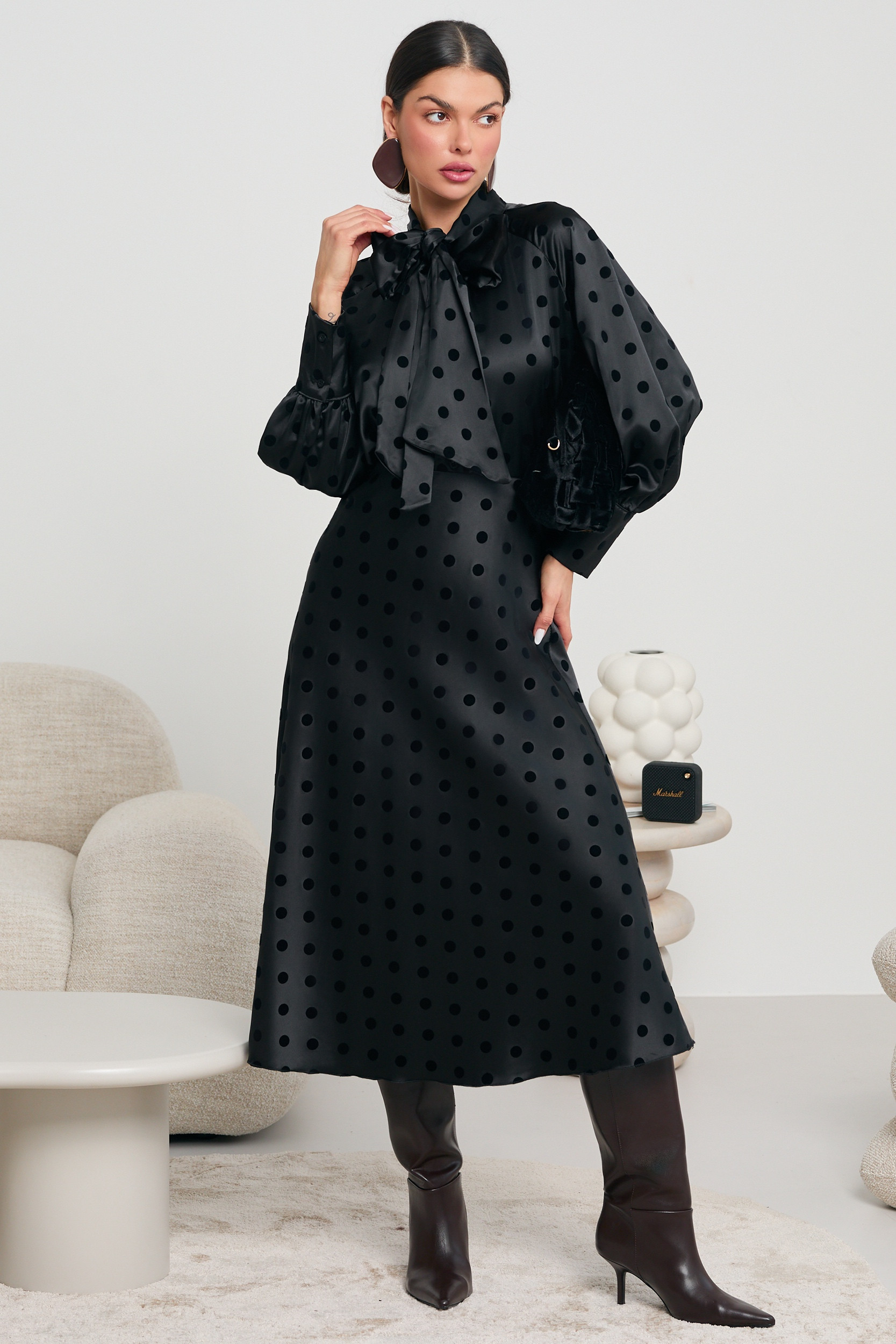 SATYNOWA SPÓDNICA MIDI W GROCHY