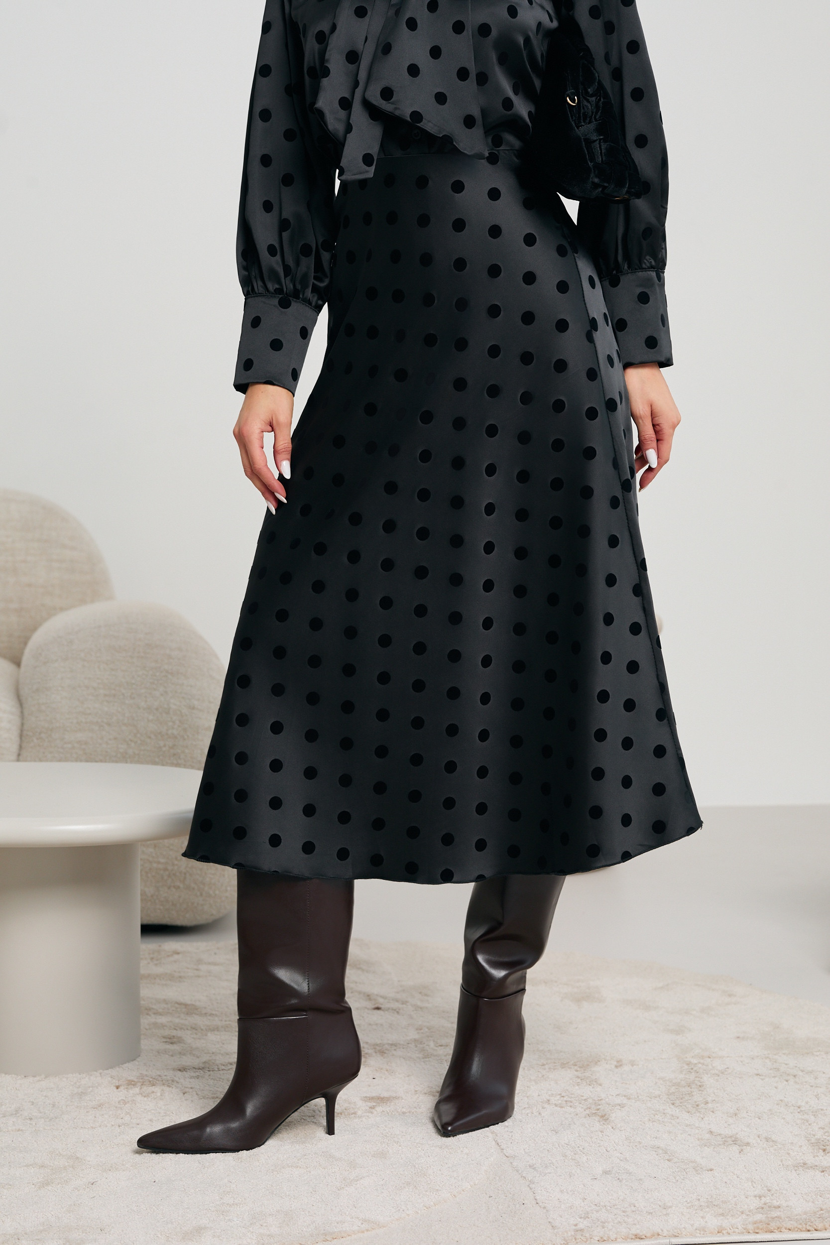 SATYNOWA SPÓDNICA MIDI W GROCHY