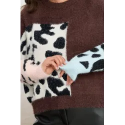 Sweter z patchworkowym wzorem