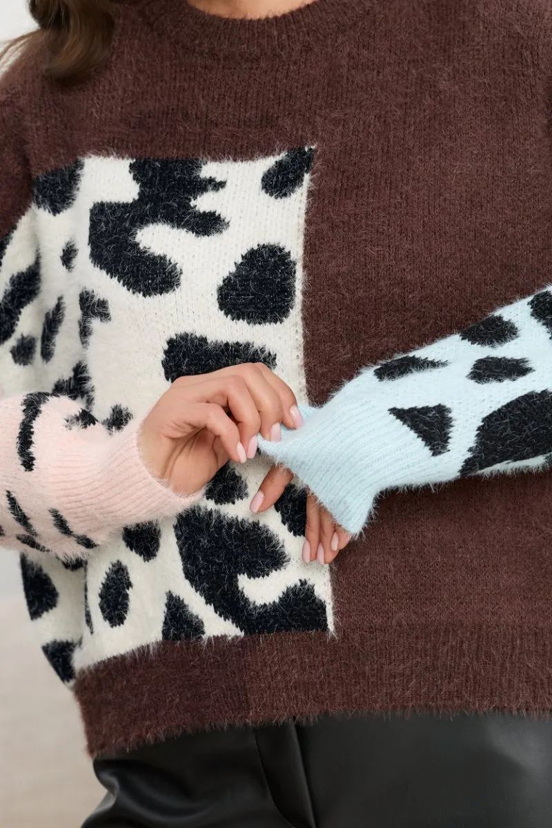 Sweter z patchworkowym wzorem