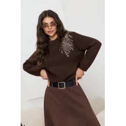 Sweter z aplikacją liści z cekinami