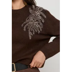 Sweter z aplikacją liści z cekinami