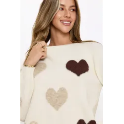 Puszysty sweter z serduszkami