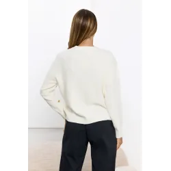 Sweter z dekoracyjnymi złotymi serduszkami